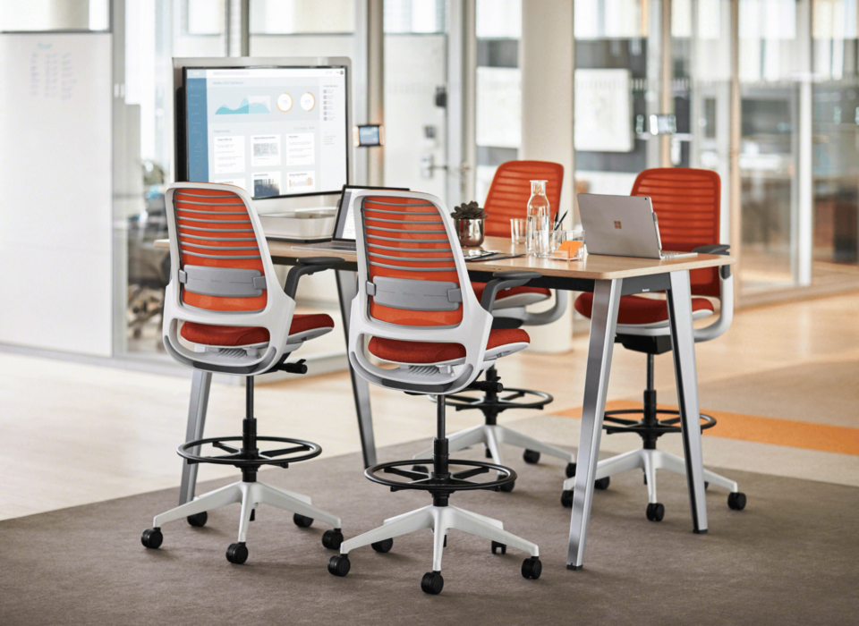 Steelcase Series 1 offre ce qu’il y a de plus important, à savoir : la performance, le style et la possibilité de choisir. Il possède l’ensemble des arguments qui sont appréciés dans un siège, tout en étant accessible à tous.