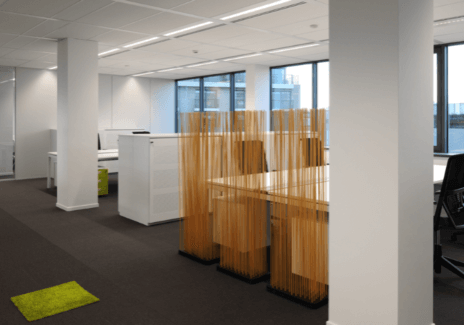 Flexplekken of vaste bureaus